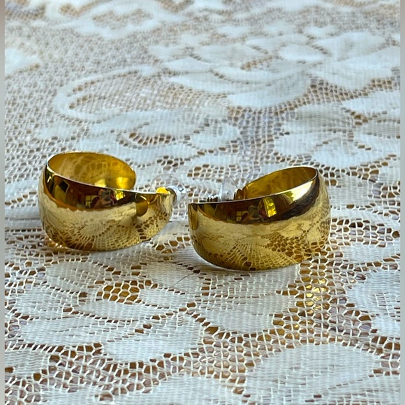 Vintage gold tone wide hoop earrings - Picture 1 of 4